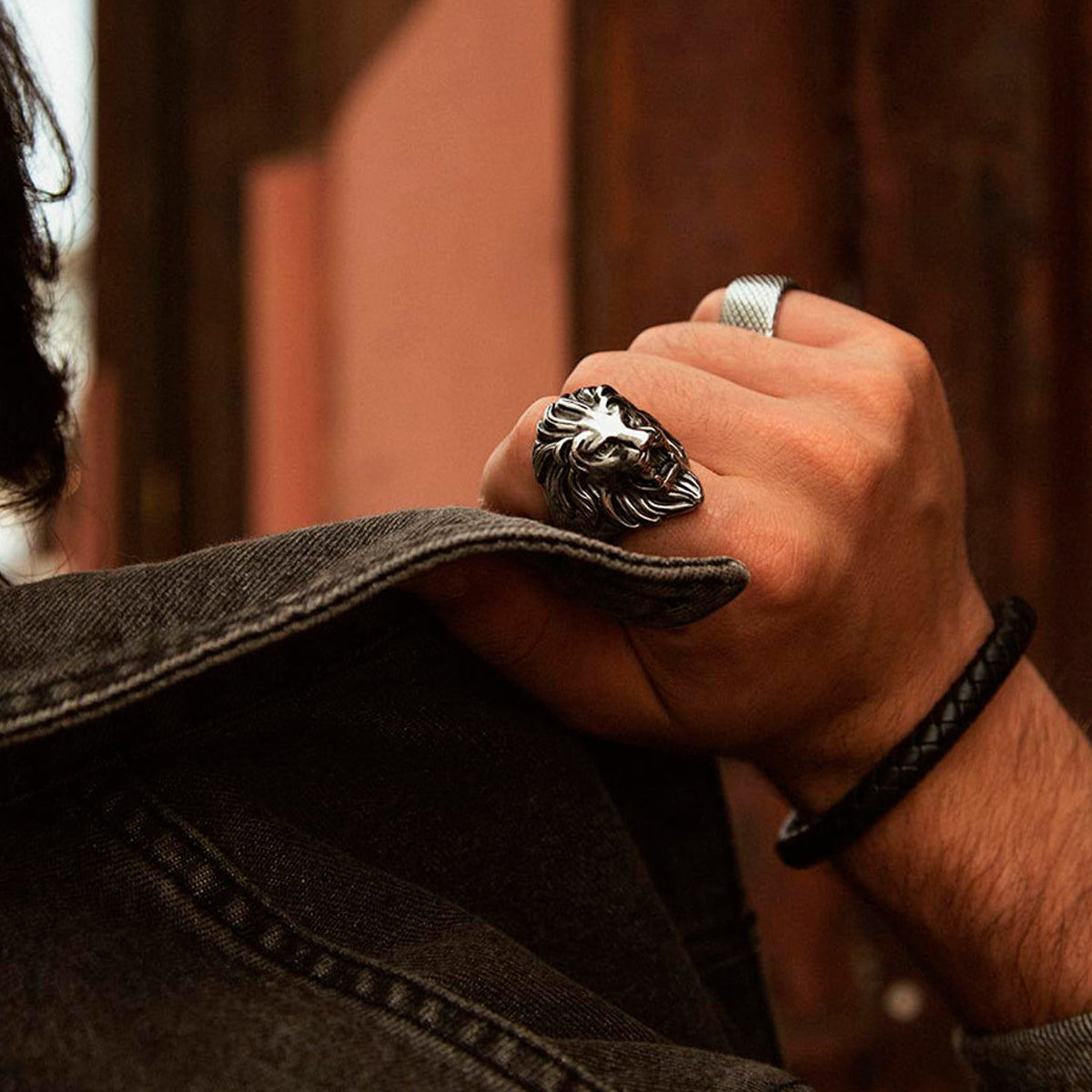 Man wearing AN JEWELS JEWELRY Mod. AA.ALION1-10 silver lion ring