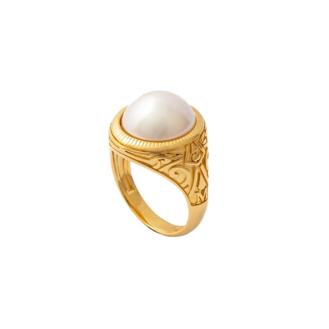 Gold ring with pearl design, "MAJORICA JEWELRY Mod. 17218.01.1.919.010.1", luxury accessory displayed on a white background