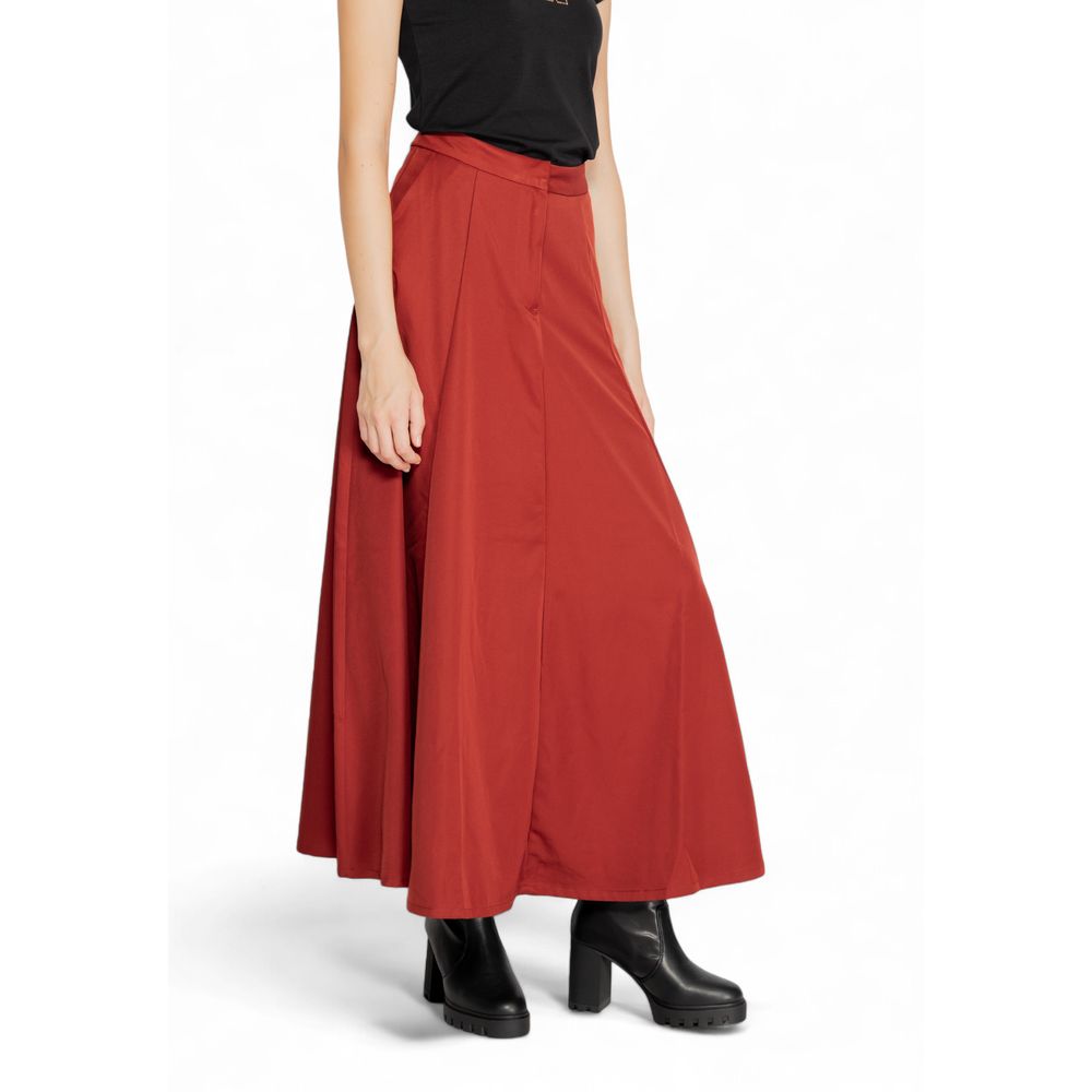 Vero Moda Red Polyester Long Skirt with high waist and flared cut, featuring practical side pockets for versatile styling.