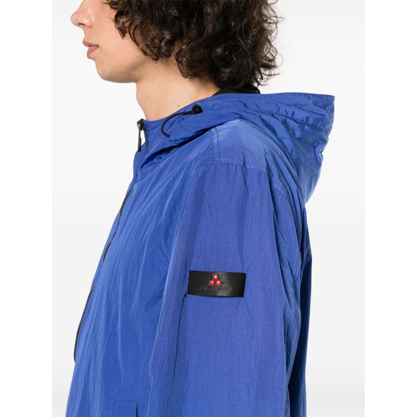 Front view with bag zipped and handles upright.