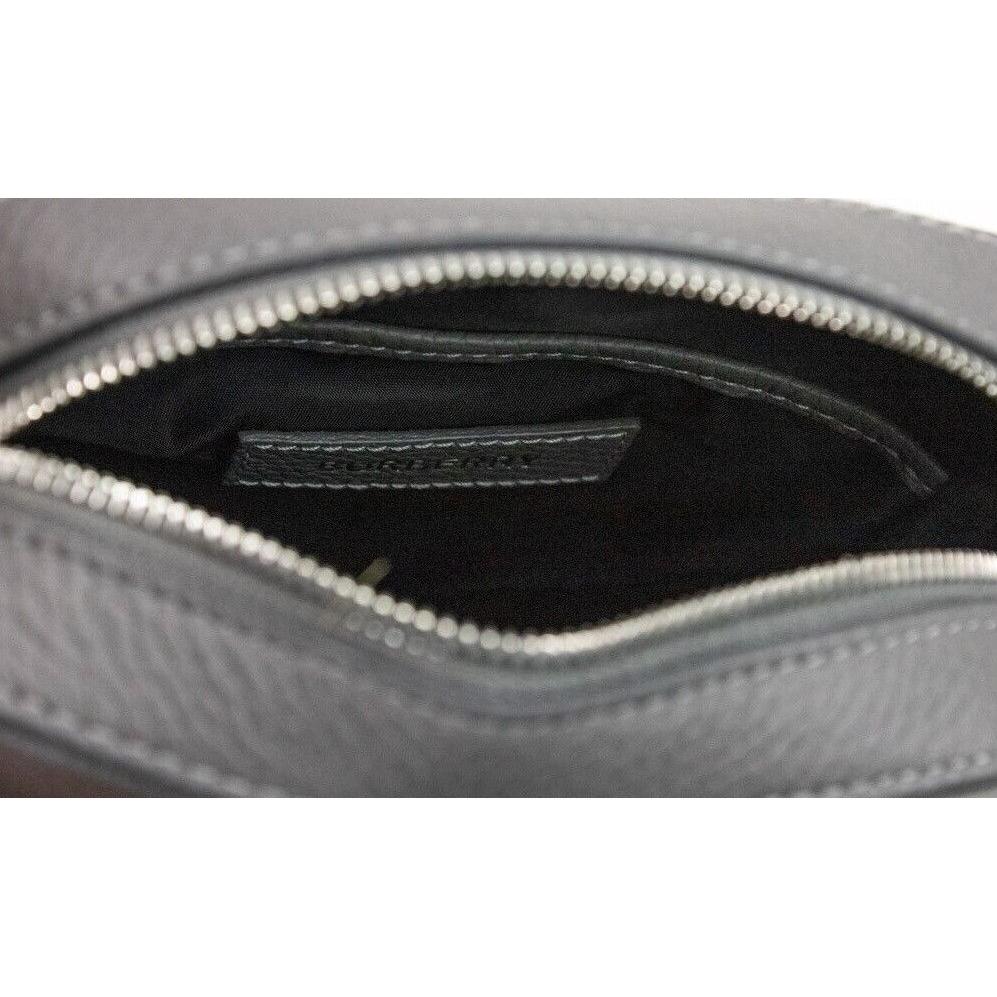 Thornton 小号灰色压花徽标粒面皮革斜挎包