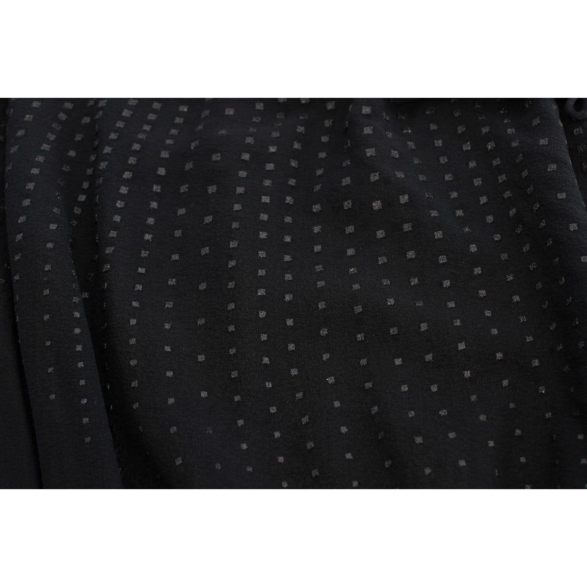 优雅的黑色晚装裹身上衣