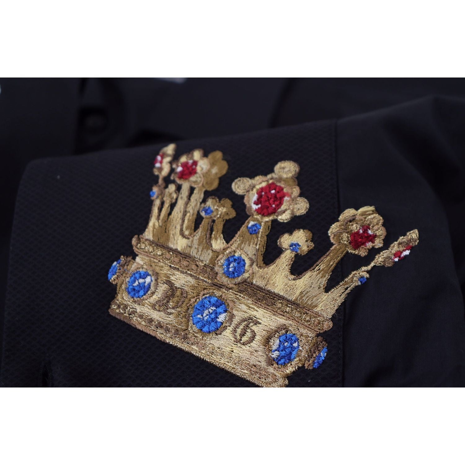 带皇冠刺绣的优雅黑色修身正装衬衫