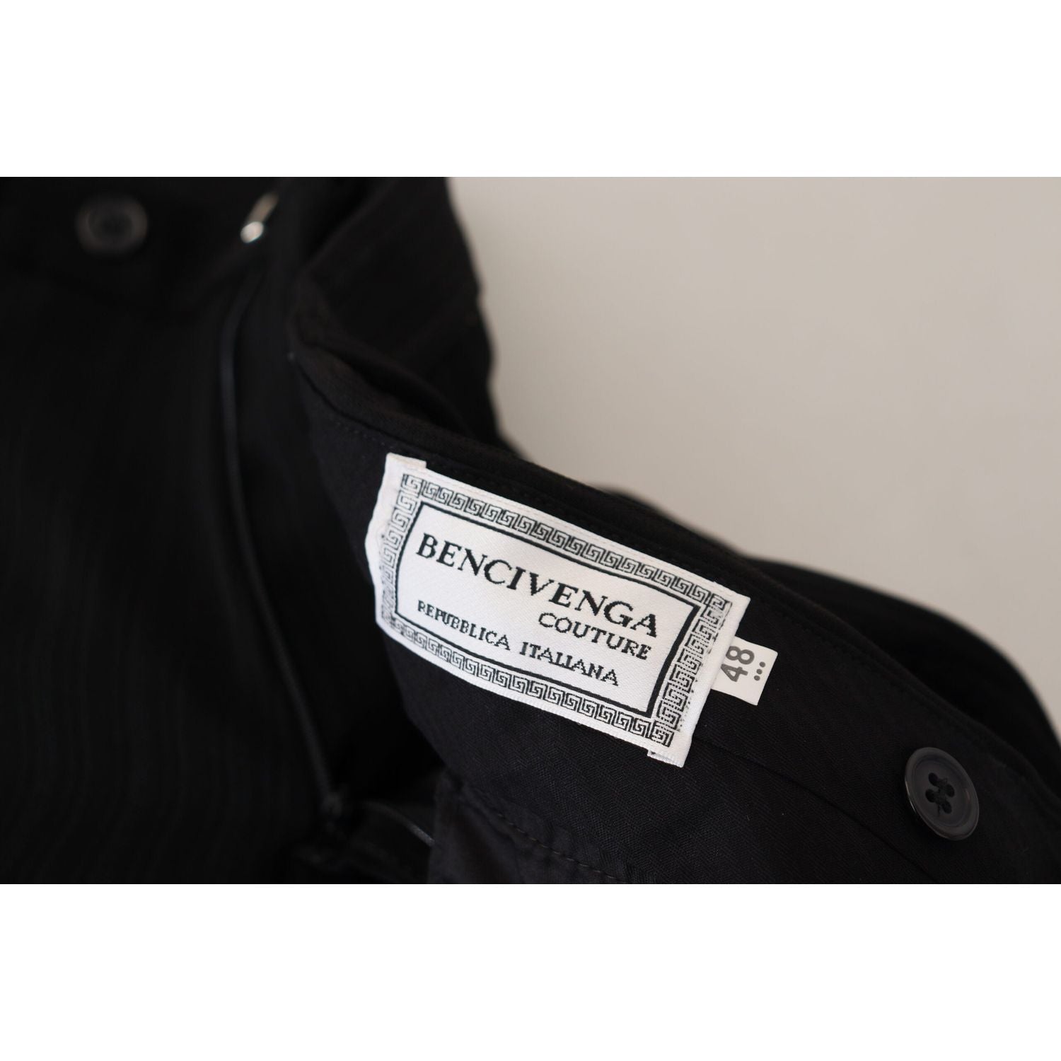 优雅的黑色意大利设计师裤子