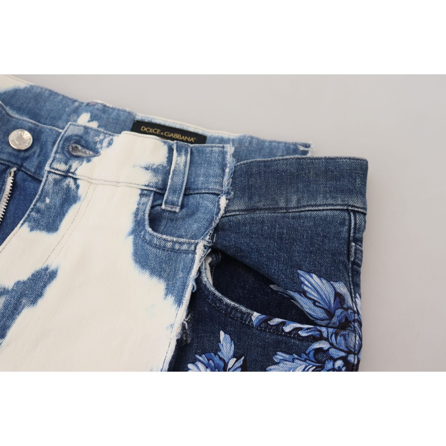 优雅宽松牛仔裤，独特印花