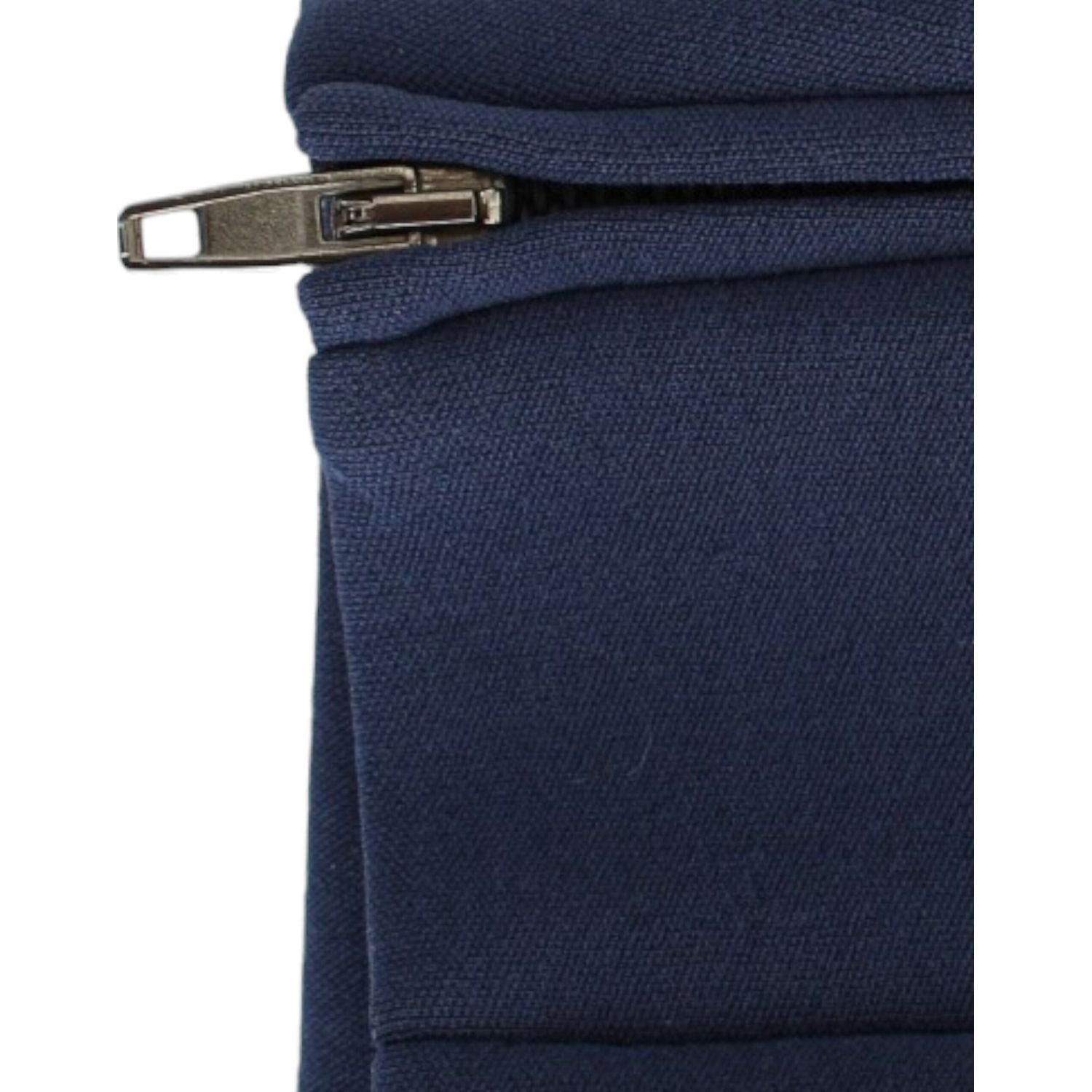 别致的蓝色迷你裙，配有侧拉链