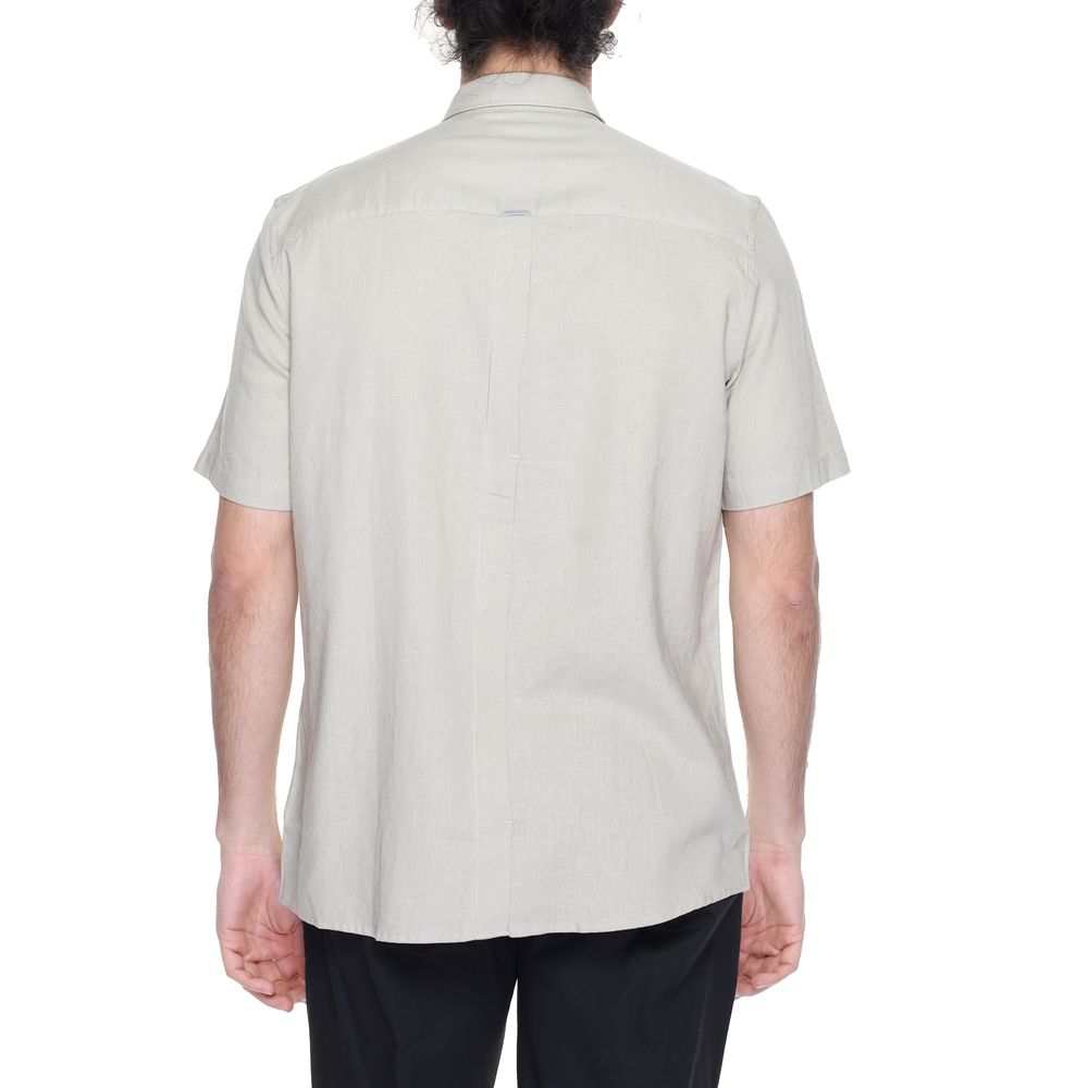 Front view with bag zipped and handles upright.