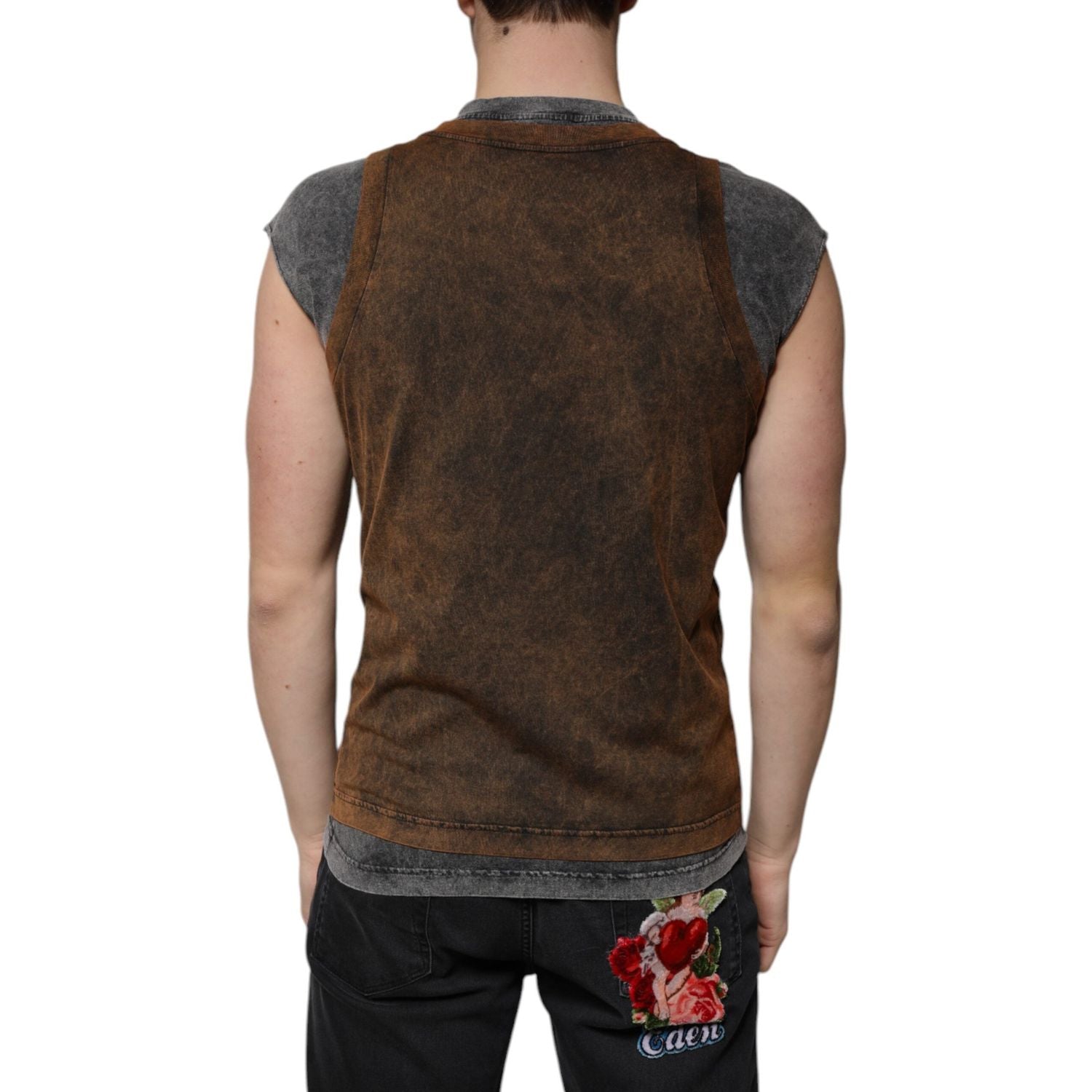 Front view with bag zipped and handles upright.
