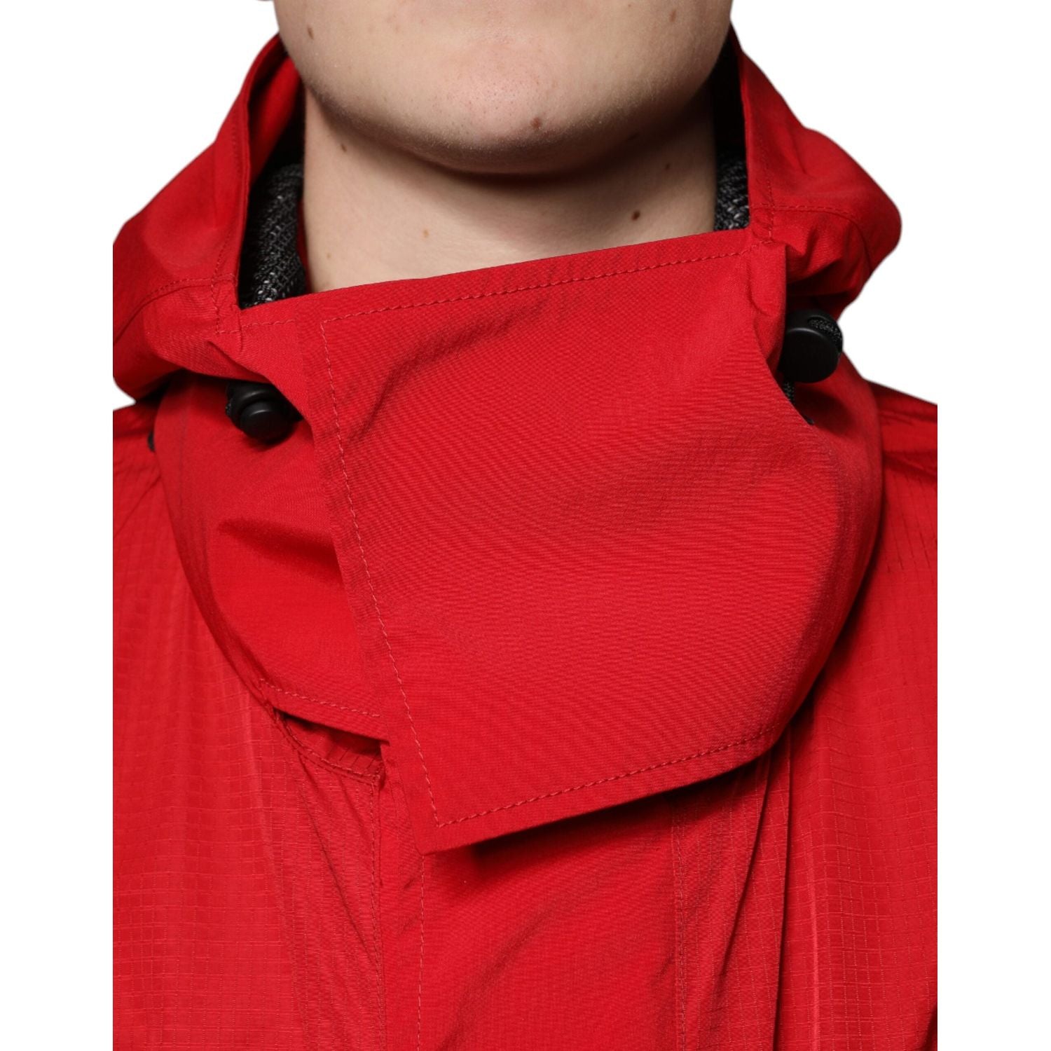 Front view with bag zipped and handles upright.