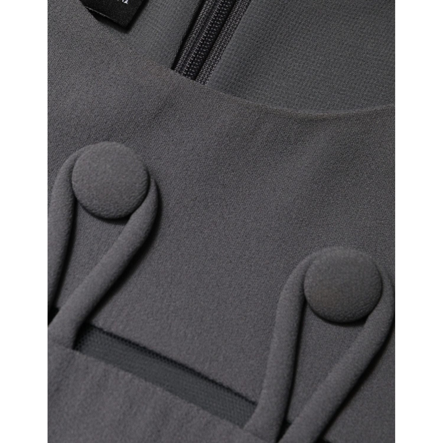 Front view with bag zipped and handles upright.