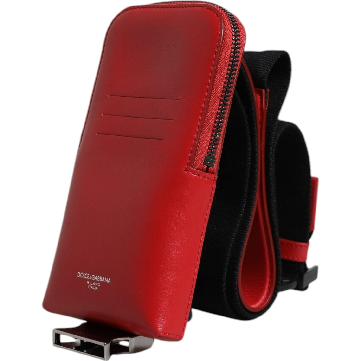 Front view with bag zipped and handles upright.