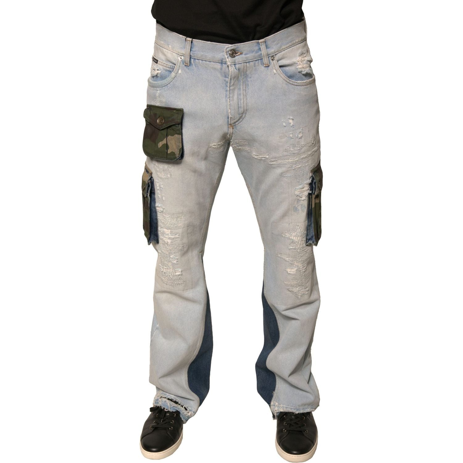 Front view with bag zipped and handles upright.