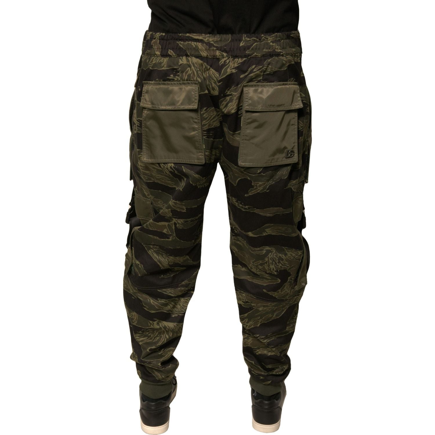 Front view with bag zipped and handles upright.