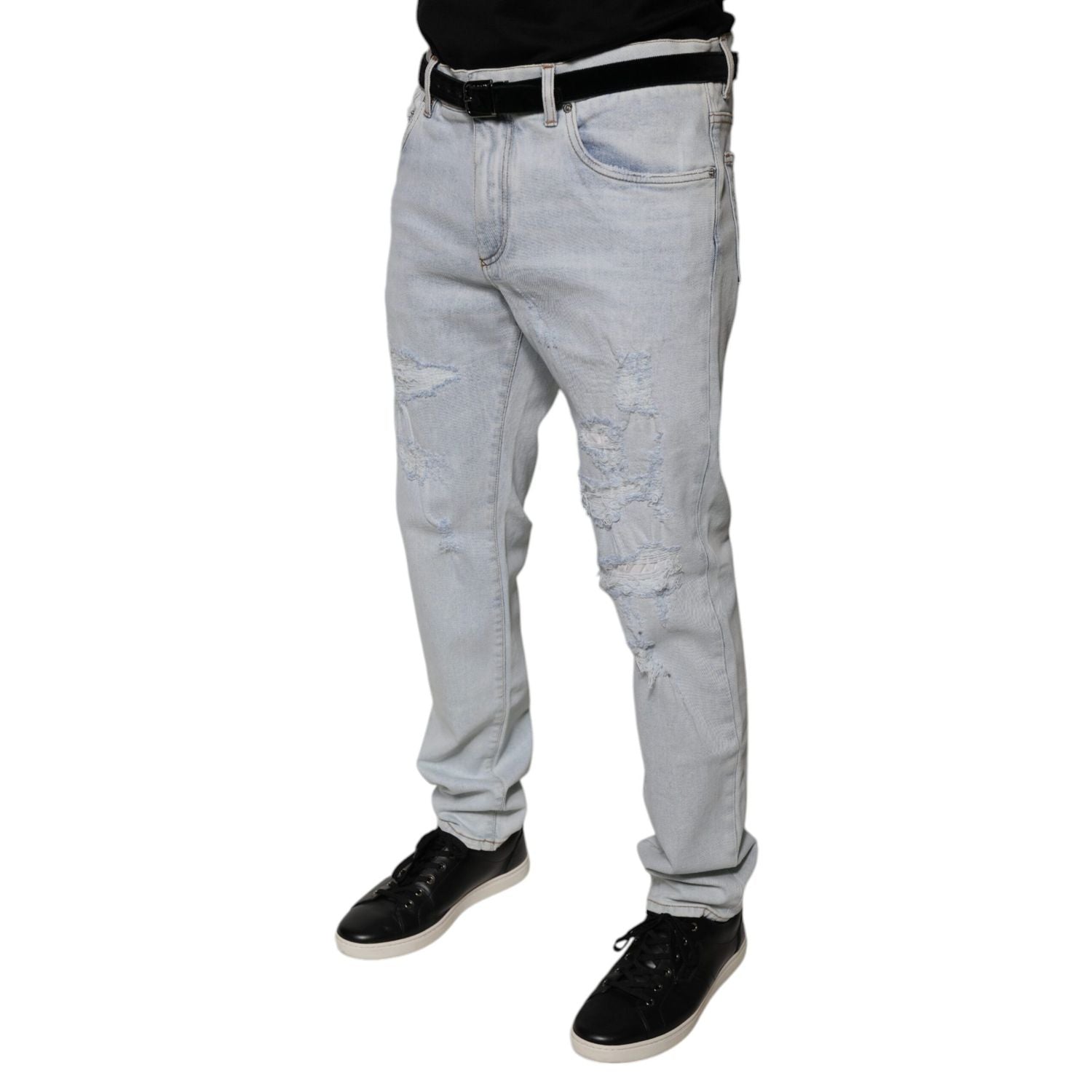 Front view with bag zipped and handles upright.