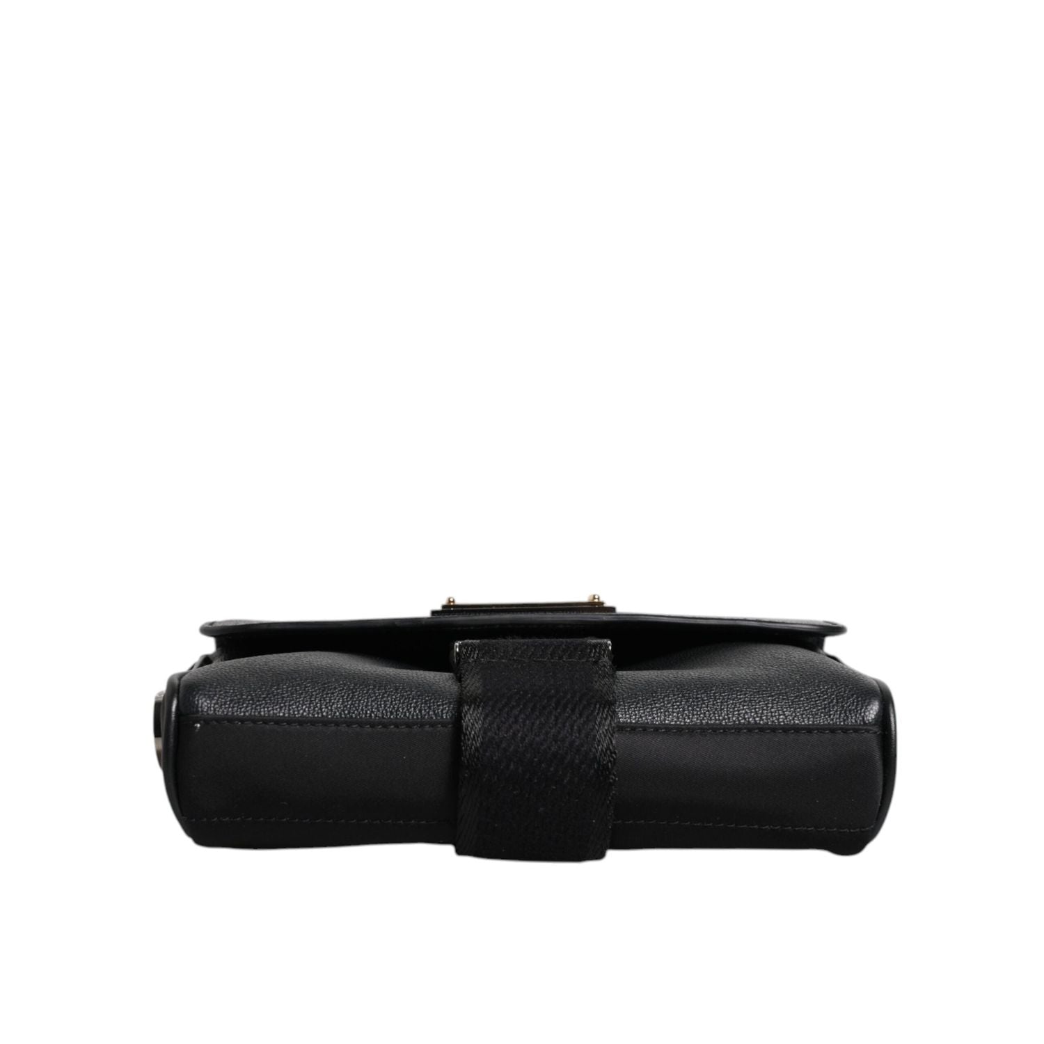 Front view with bag zipped and handles upright.