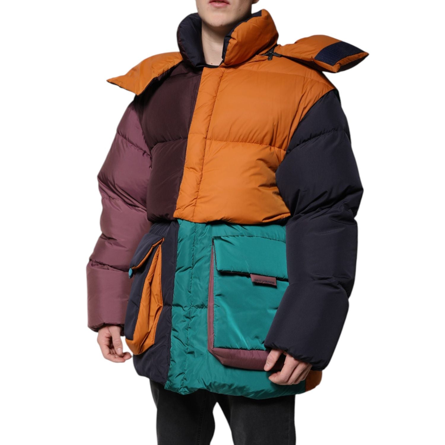 Front view with bag zipped and handles upright.