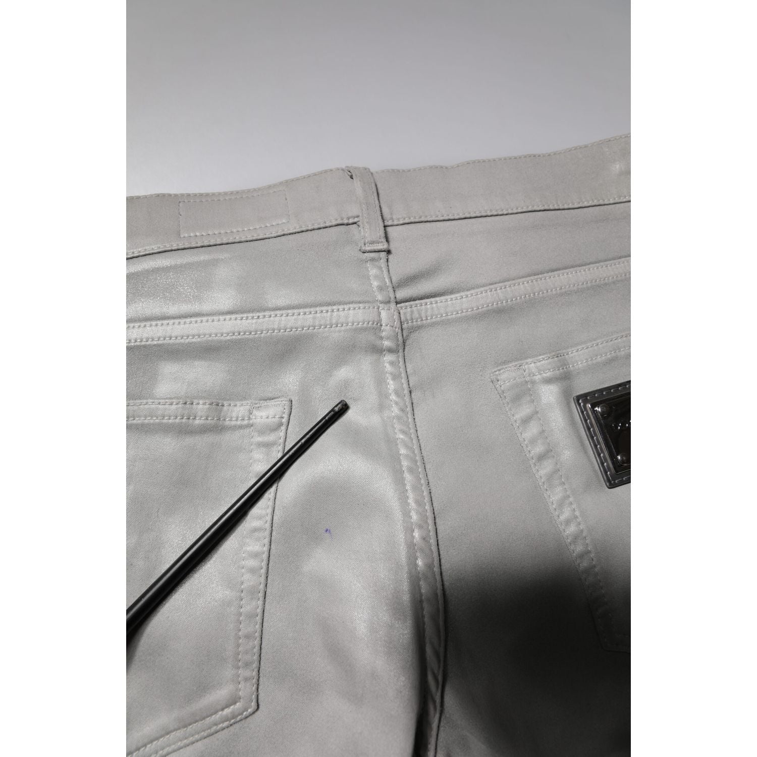 Front view with bag zipped and handles upright.