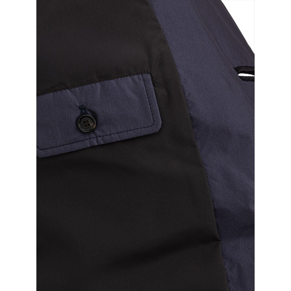 Front view with bag zipped and handles upright.