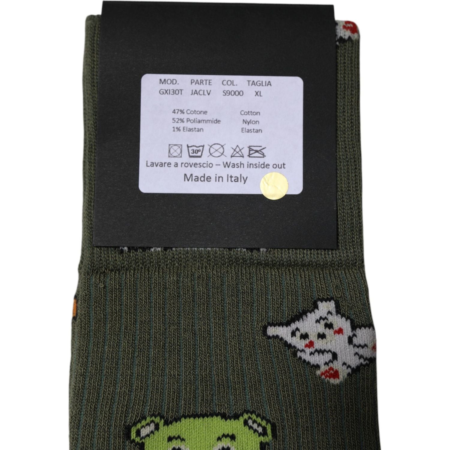 Front view with bag zipped and handles upright.