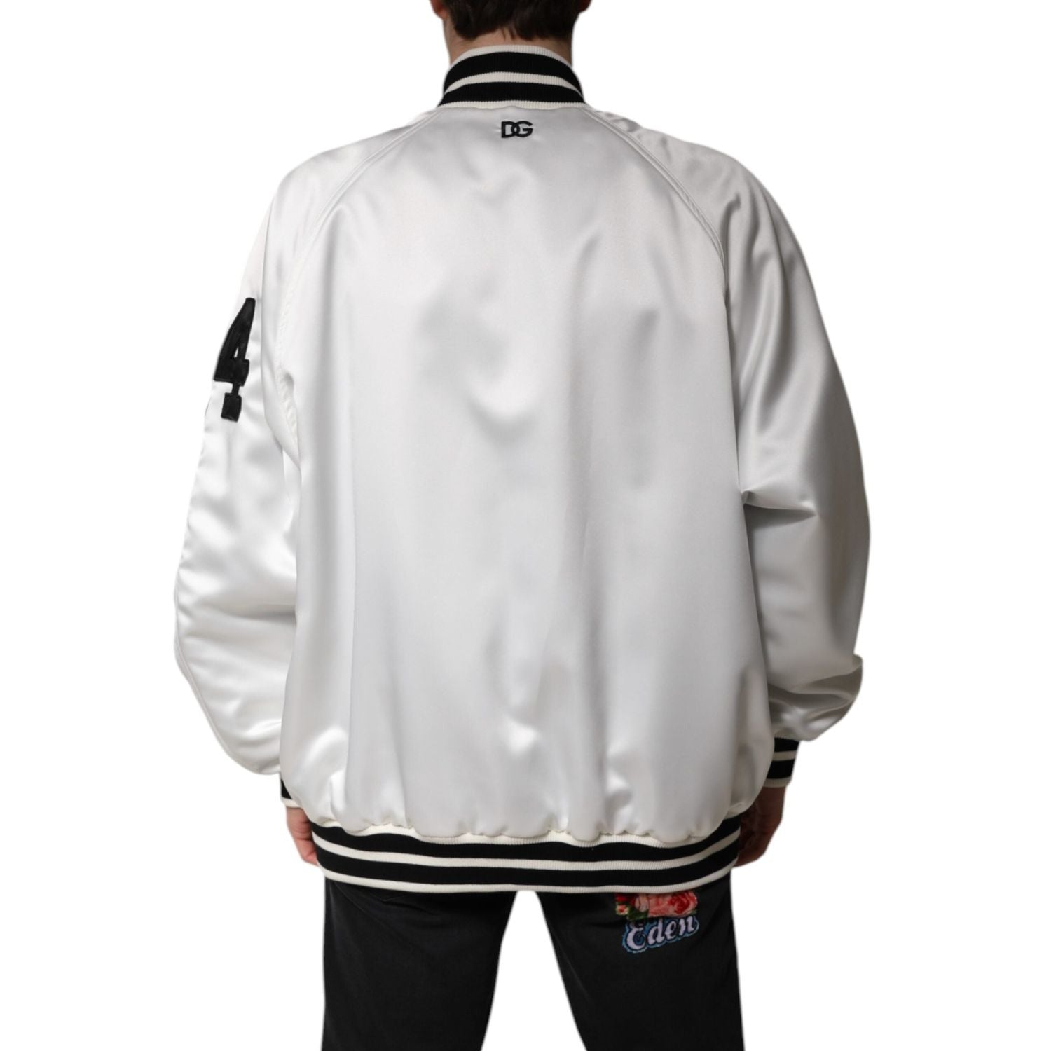 Front view with bag zipped and handles upright.