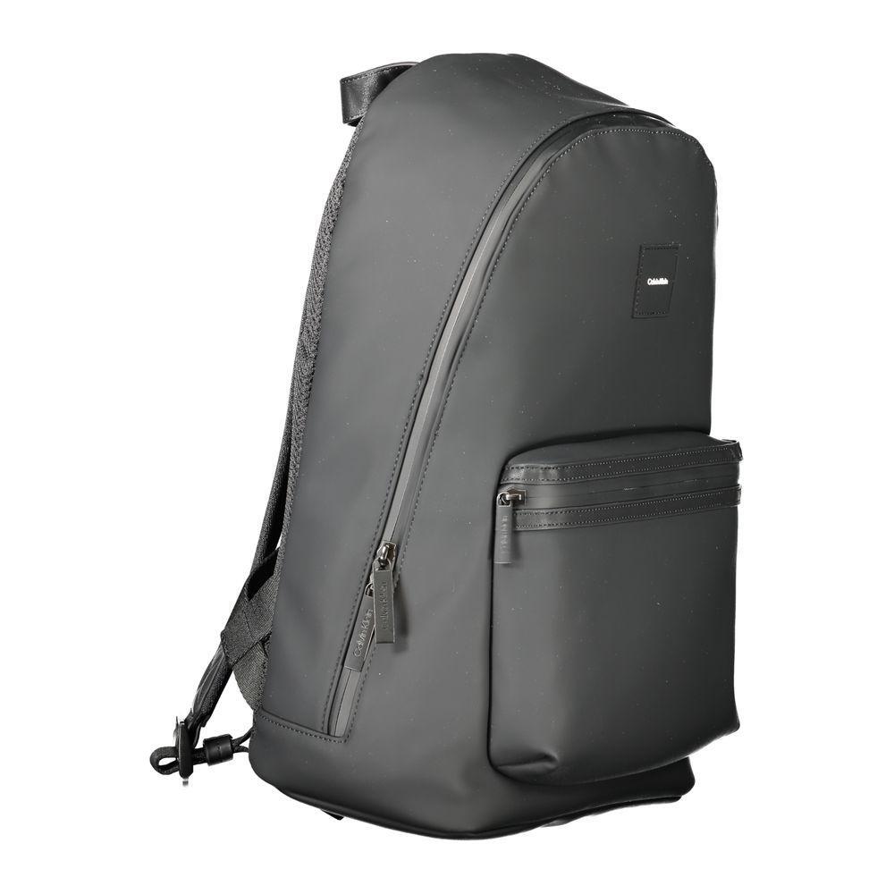 Front view with bag zipped and handles upright.