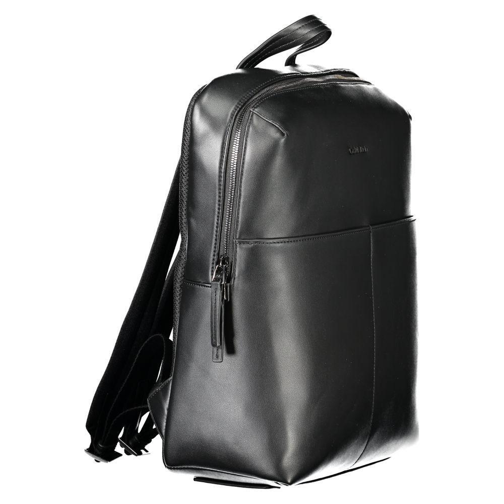 Front view with bag zipped and handles upright.