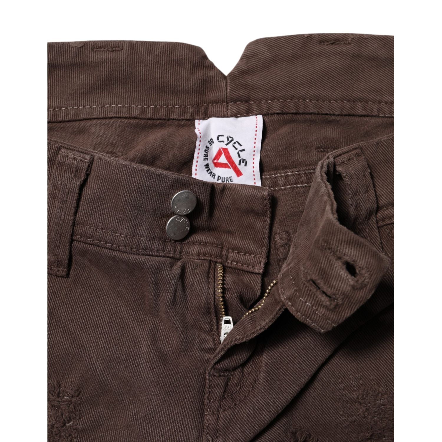 Front view with bag zipped and handles upright.