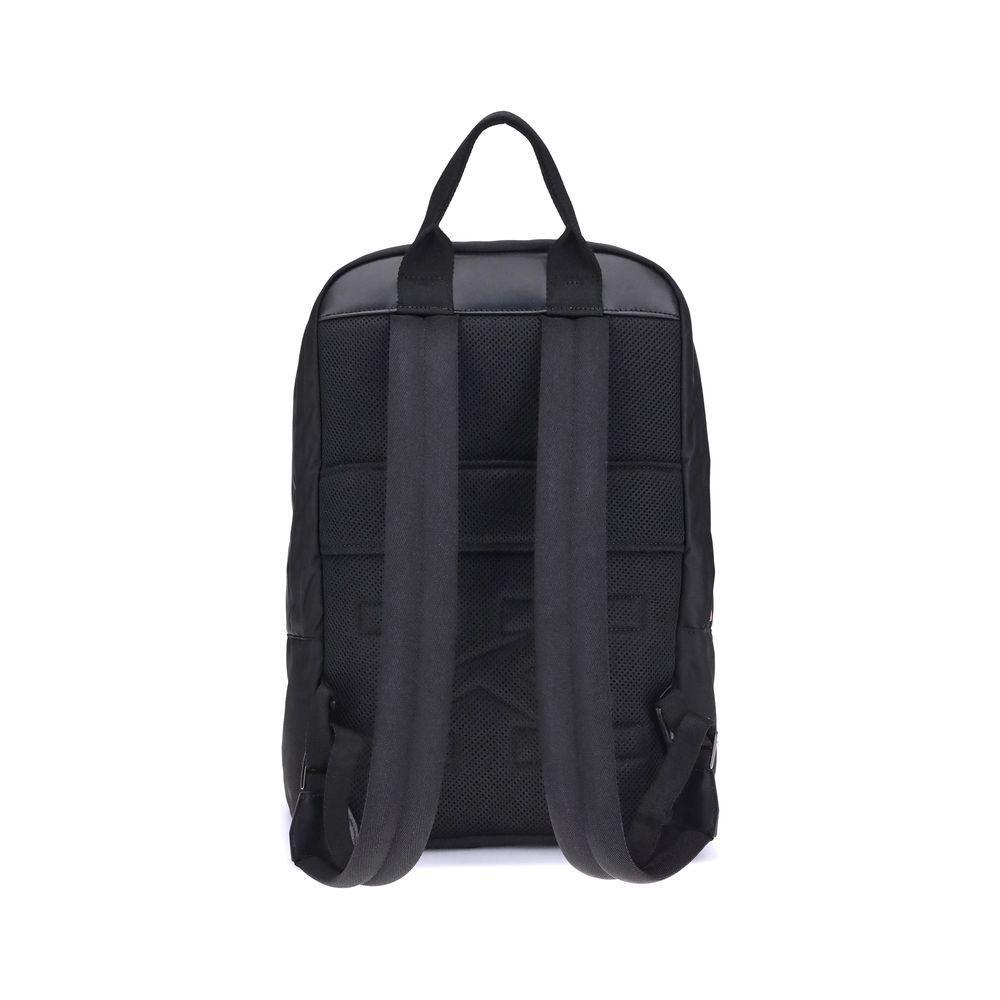 Front view with bag zipped and handles upright.