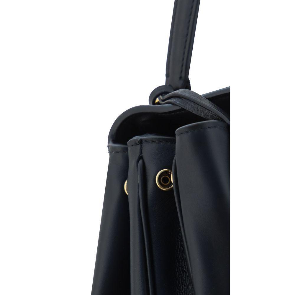 Front view with bag zipped and handles upright.