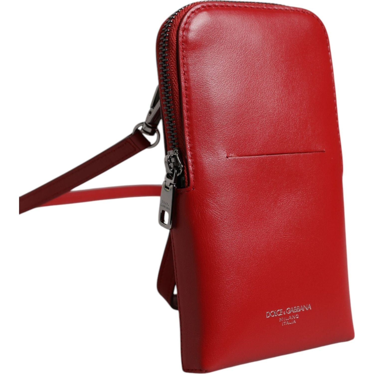 Front view with bag zipped and handles upright.