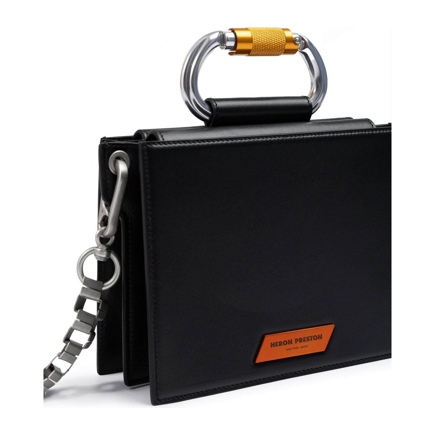 Front view with bag zipped and handles upright.