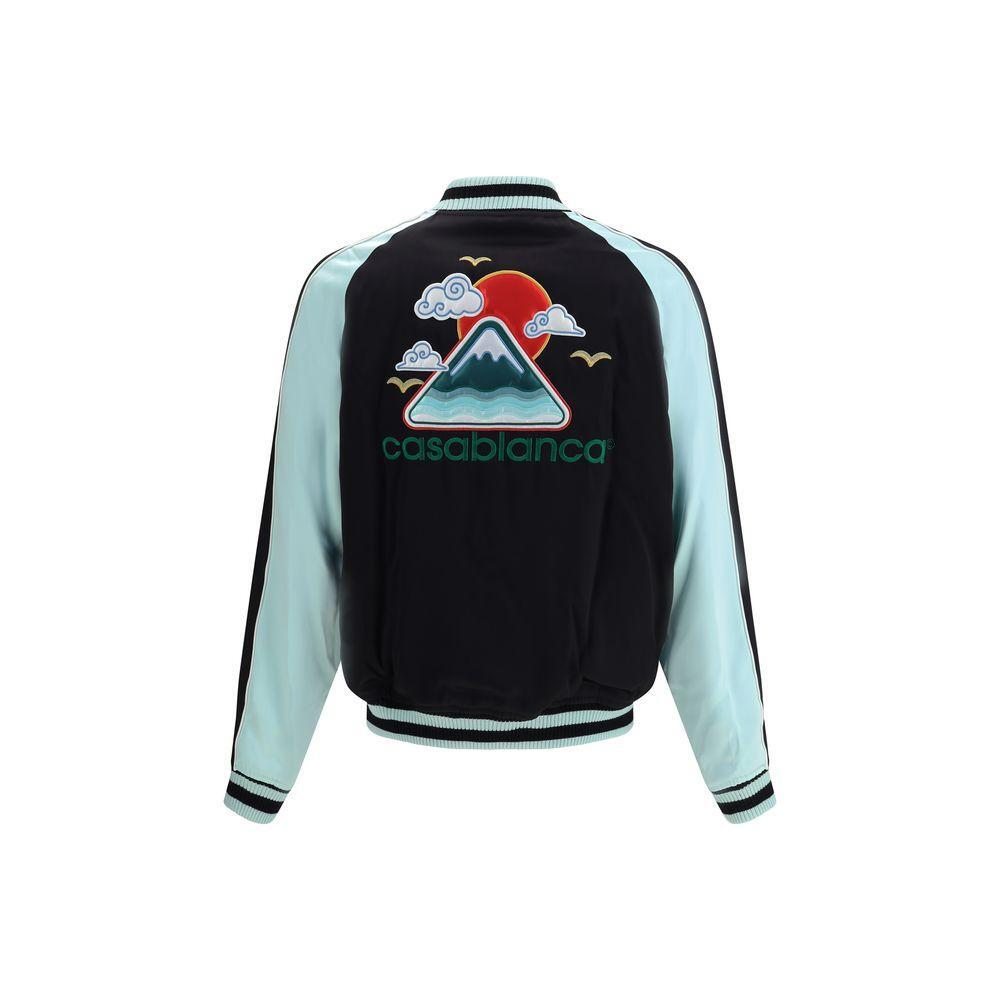 Front view with bag zipped and handles upright.