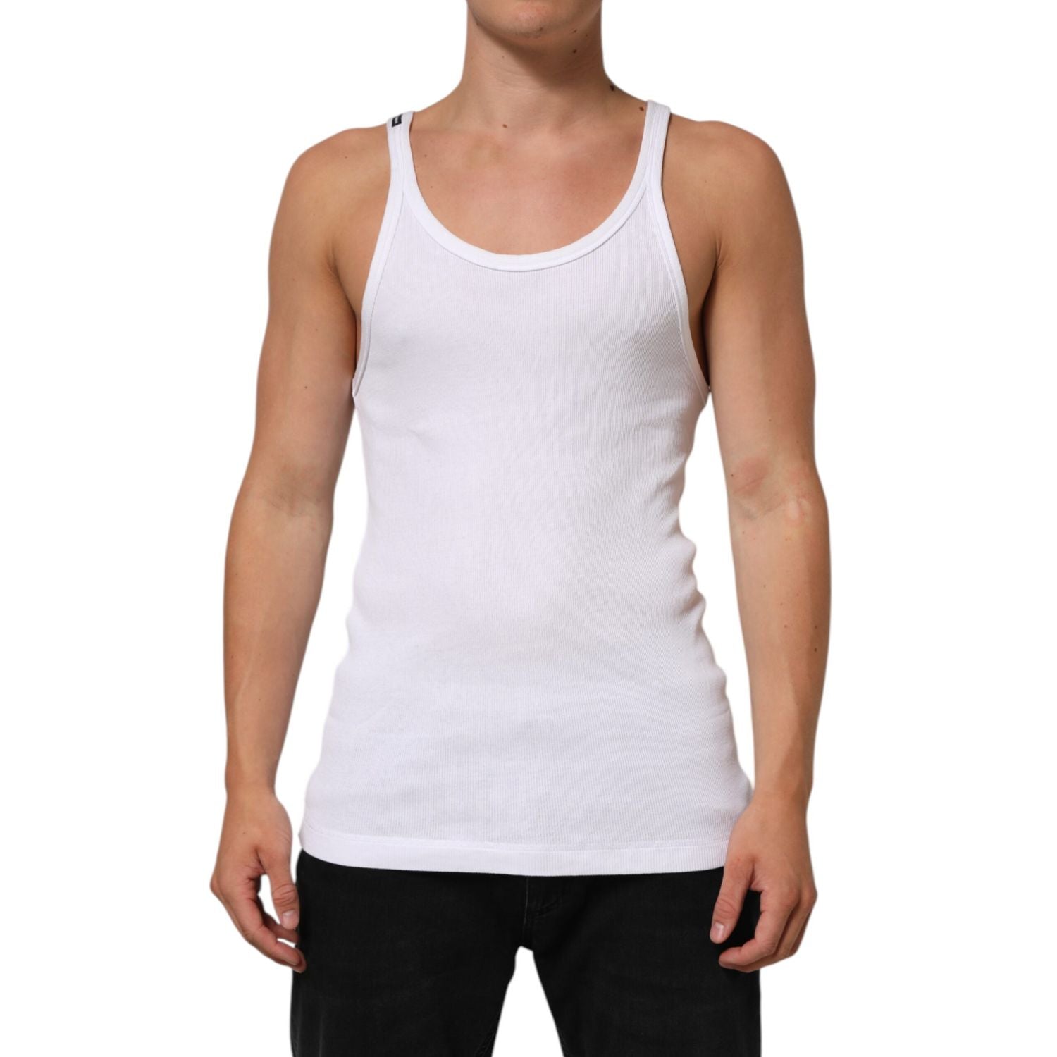 Front view with bag zipped and handles upright.