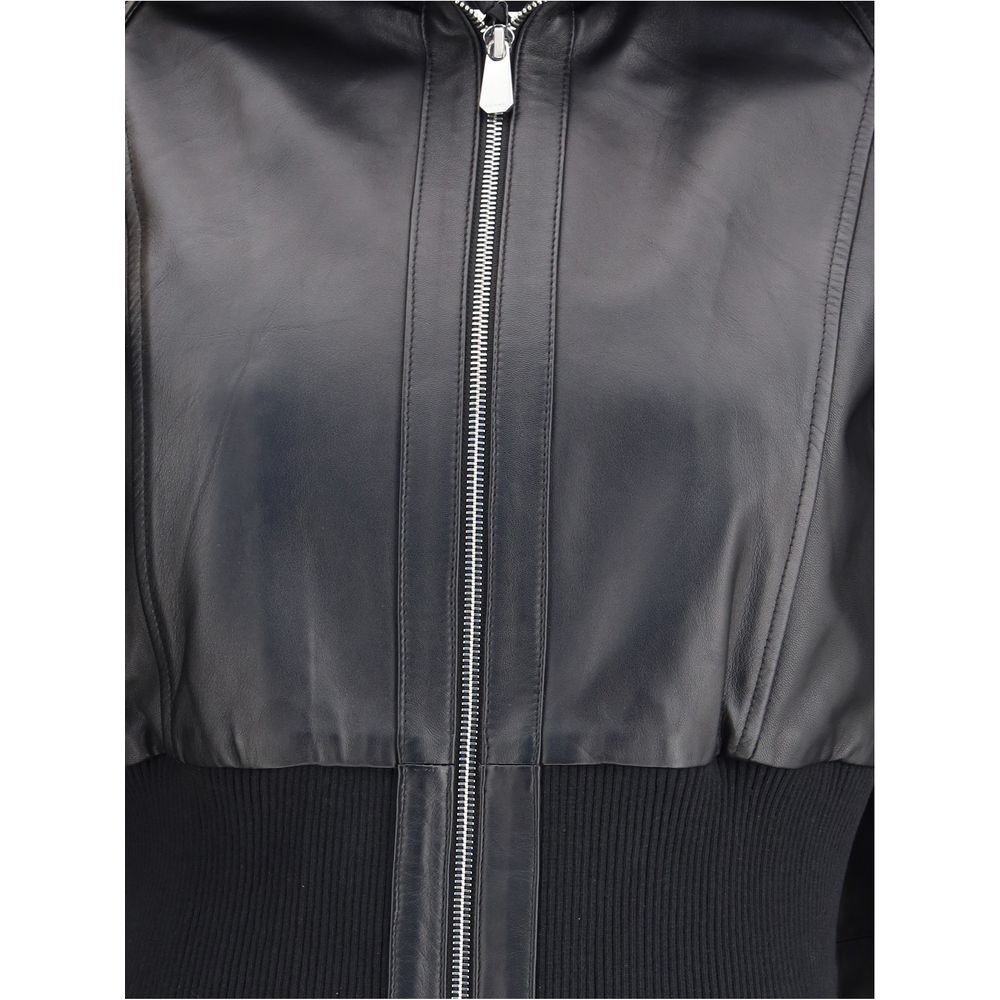 Front view with bag zipped and handles upright.