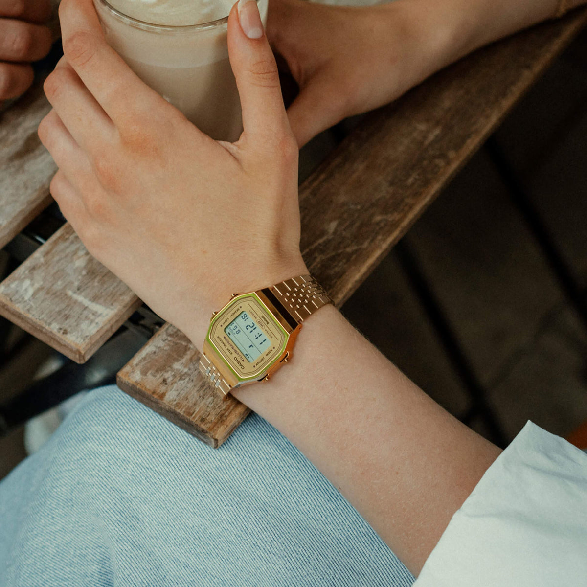 CASIO VINTAGE Mod. BLUETOOTH® SMARTPHONE LINK - GOLD - built-in accelerometer senses body movements + steps counter