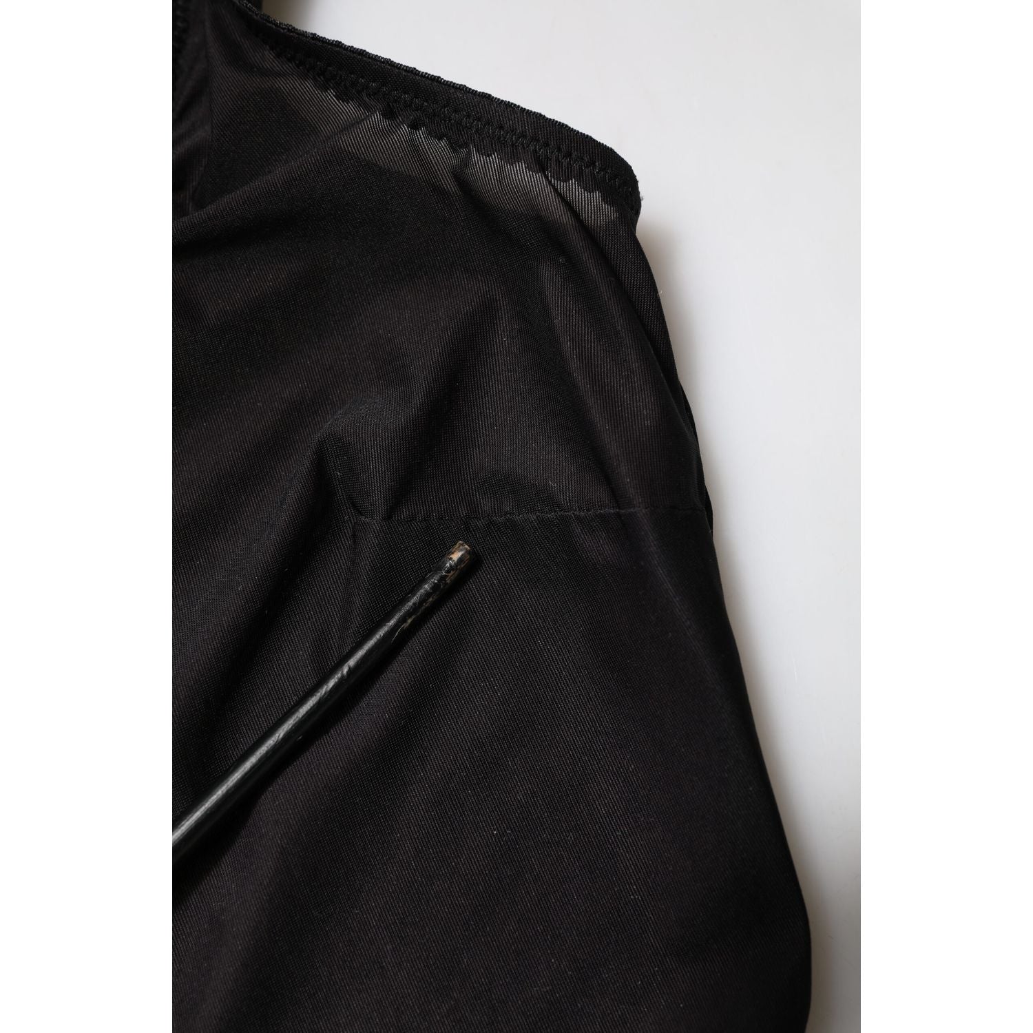 Front view with bag zipped and handles upright.