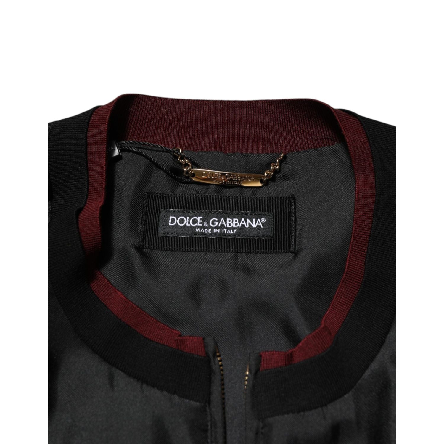Front view with bag zipped and handles upright.