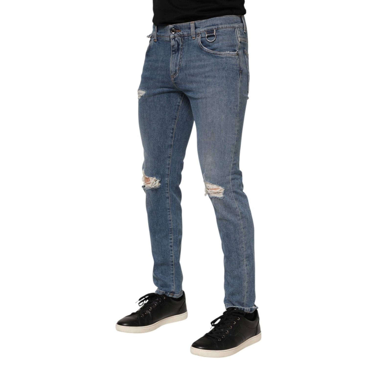 Front view with bag zipped and handles upright.