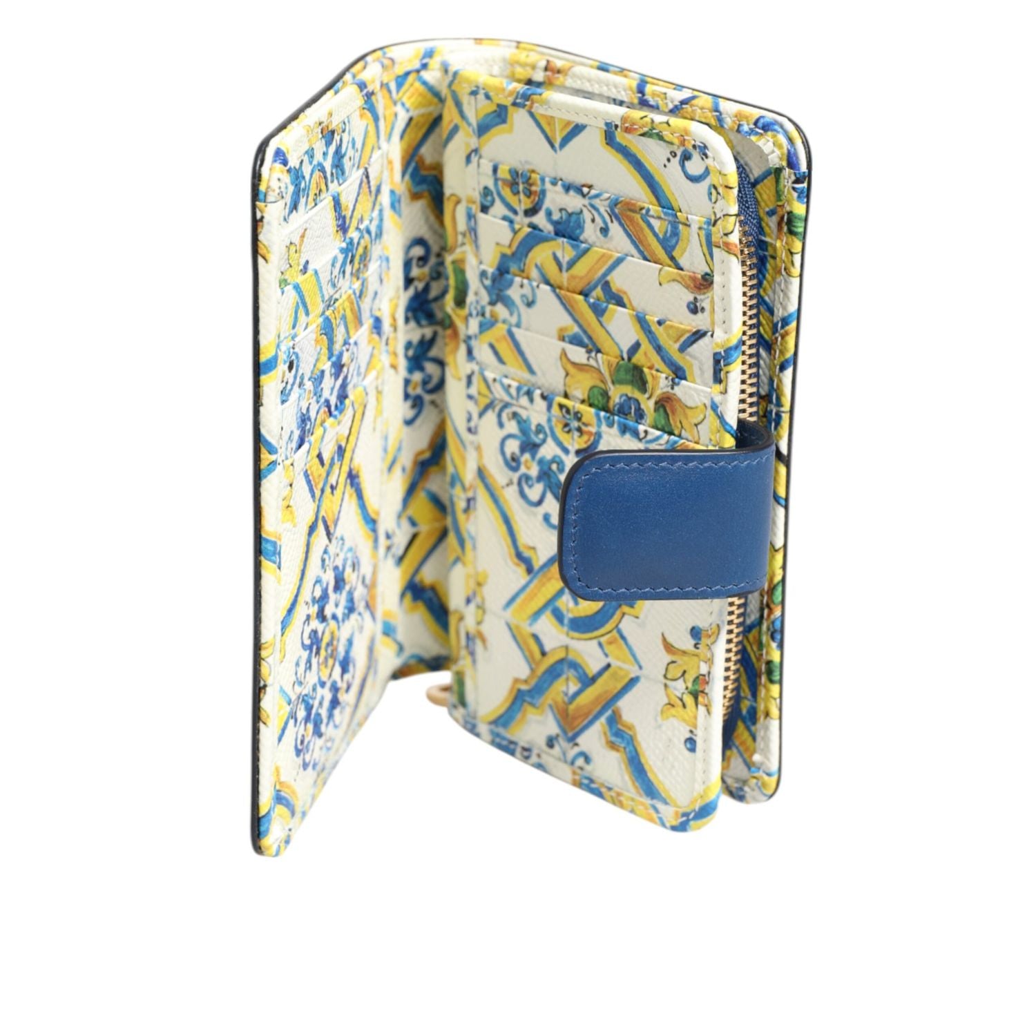 Front view with bag zipped and handles upright.