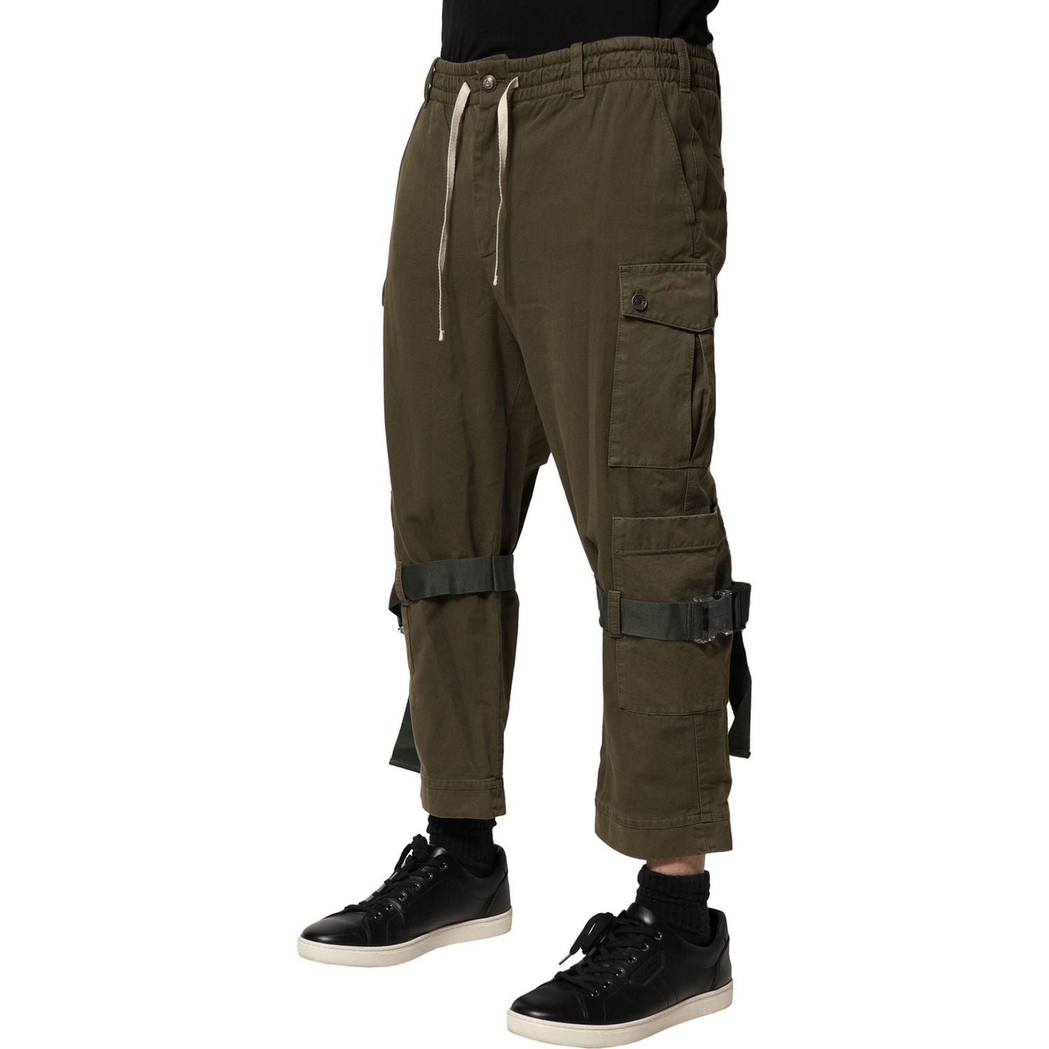 Front view with bag zipped and handles upright.