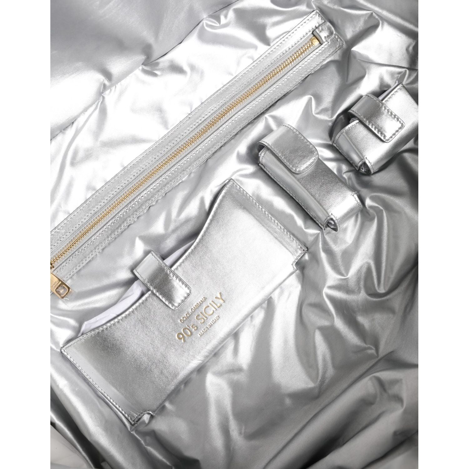 Front view with bag zipped and handles upright.