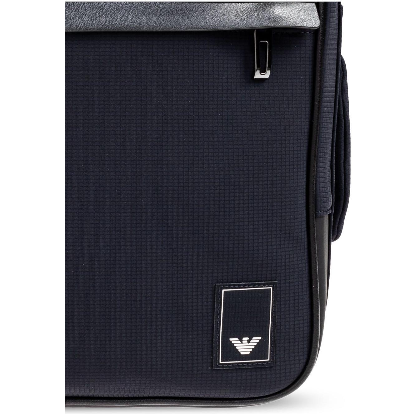 Front view with bag zipped and handles upright.