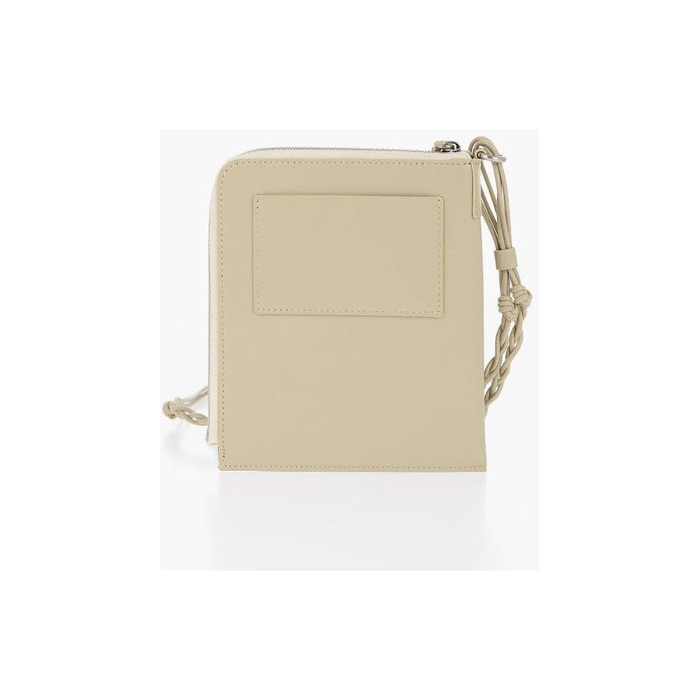 Front view with bag zipped and handles upright.