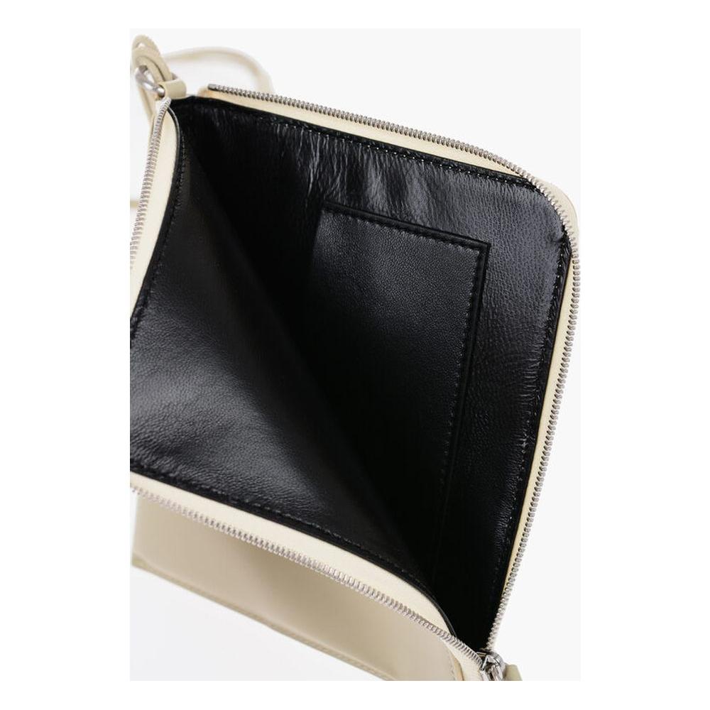 Front view with bag zipped and handles upright.