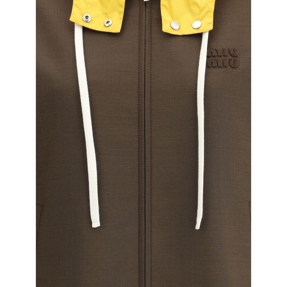 Front view with bag zipped and handles upright.