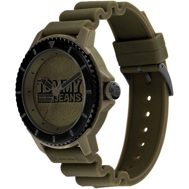 TOMMY HILFIGER Mod. 1792002 watch with quartz analog movement, 3 ATM water resistance, mineral dial, 45mm case, and official packaging.