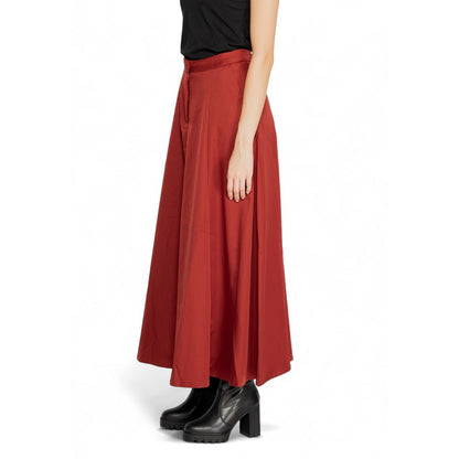 Vero Moda Red Polyester Long Skirt - elegant maxi skirt with high waist and flared cut, featuring side pockets and front closure.